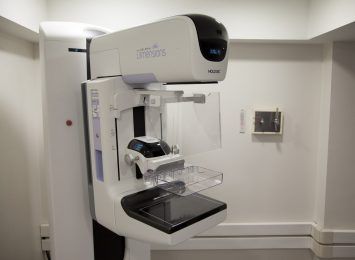 Bezpłatna mammografia z okazji Dnia Kobiet przed Galerią Jurajską