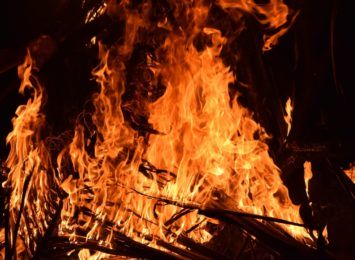 Wiosenna pogoda - wzrost liczby pożarów nieużytków. Straż pożarna apeluje i ostrzega