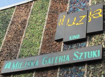 Beksiński powoli opuszcza Częstochowę. Wystawa w Miejskiej Galerii Sztuki jeszcze tylko do końca września
