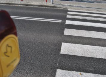 MZD ponownie uruchamia przyciski na sygnalizatorach przy przejściach dla pieszych