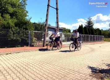 Patrole rowerowe częstochowskiej policji przez całe lato w parkach i na terenach zielonych
