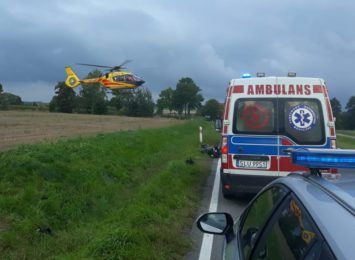 Wypadek z udziałem motocyklisty na DK46 w Gwoździanach. Na miejscu lądował śmigłowiec LPR