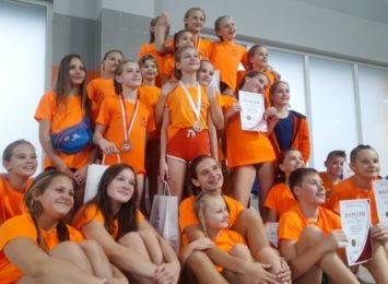 Worek medali dla młodych zawodników z Częstochowy w skokach do wody