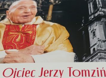 Fotograficzna wystawa portretująca o. Jerzego Tomzińskiego