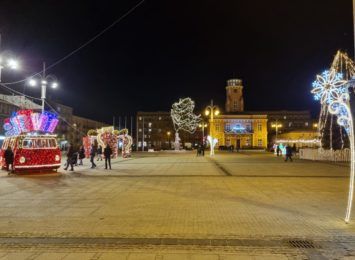 Iluminację świąteczną na Placu Biegańskiego i zimowe ozdoby oceniają mieszkańcy [SONDA]