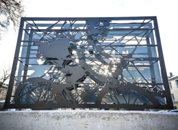 „Początek szlaku” rowerowego na Placu Daszyńskiego i nowa artystyczna instalacja w mieście