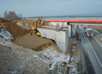 Trwa budowa nowej trasy kolejowej do Pyrzowic. W listopadzie główne prace między Siewierzem a Zawierciem