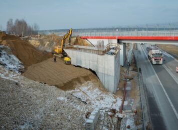 Trwa budowa nowej trasy kolejowej do Pyrzowic. W listopadzie główne prace między Siewierzem a Zawierciem