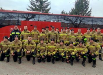 Podzielili się sprzętem, sercem i siłą własnych rąk - pomagają kadeci ze szkoły pożarniczej w Częstochowie