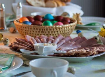 Przygotuj się do Wielkanocy z Radiem Jura: Czego nie może zabraknąć podczas świątecznego śniadania?