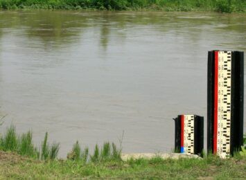 Po intensywnych opadach deszczu przez cały weekend wzrosną poziomy rzek. Ostrzeżenie o zagrożeniu wydali hydrolodzy