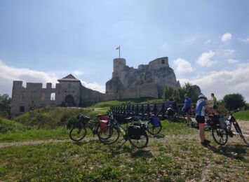 Wielka Wyprawa Rowerowa trwa! 12 cyklistów jedzie 580 km, aby zebrać pomoc dla dzieci z Kiedrzyna