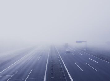Uwaga kierowcy w regionie! Gęste mgły na terenie większości powiatów województwa śląskiego