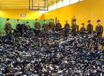 Uczniowie częstochowskich szkół tworzą siatki maskujące dla ukraińskiego wojska