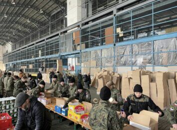 Transport 3 tirów z 5 tys. paczek żywnościowych pojechał na Ukrainę