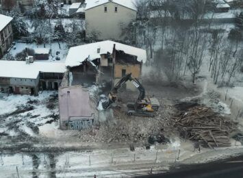 Trzy budynki do wyburzenia przy Wojska Polskiego i Równoległej