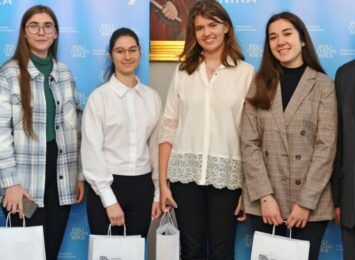 Cztery stypendystki z Ukrainy studiujące na Politechnice w specjalnym programie