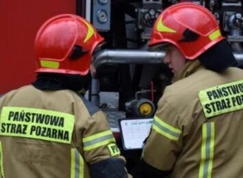 9 zastępów straży pożarnej gasiło pożar jaki wybuchł w poniedziałek 1 maja w Myszkowie