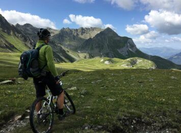 Szlak Orlich Gniazd rowerem – 186 km trasy rowerowej w niezwykłych warunkach [materiał sponsorowany]